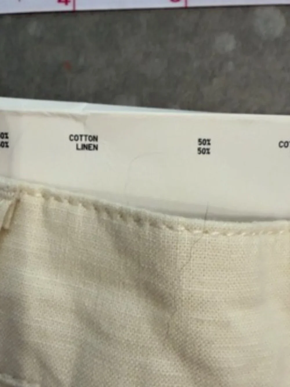 UNIQLO Off-White Linen Cotton Tapered Trousers – Size Small (Waist 26–27”)